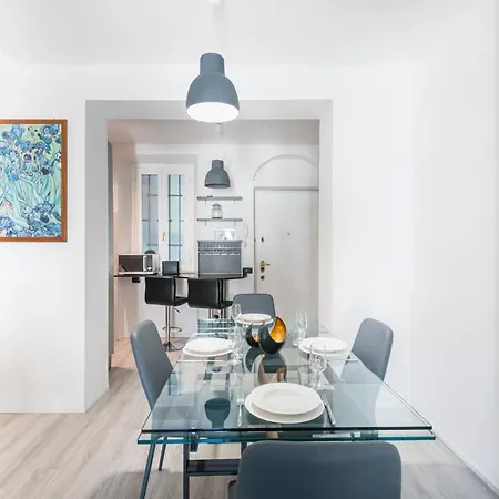 In The Heart Of Porta Venezia Apartment